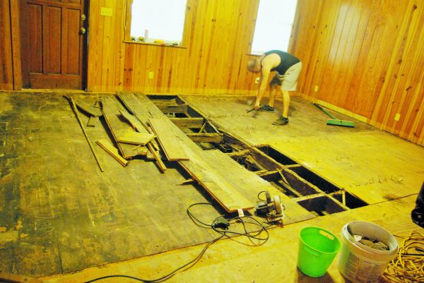 Subfloor Demolition in Panama City